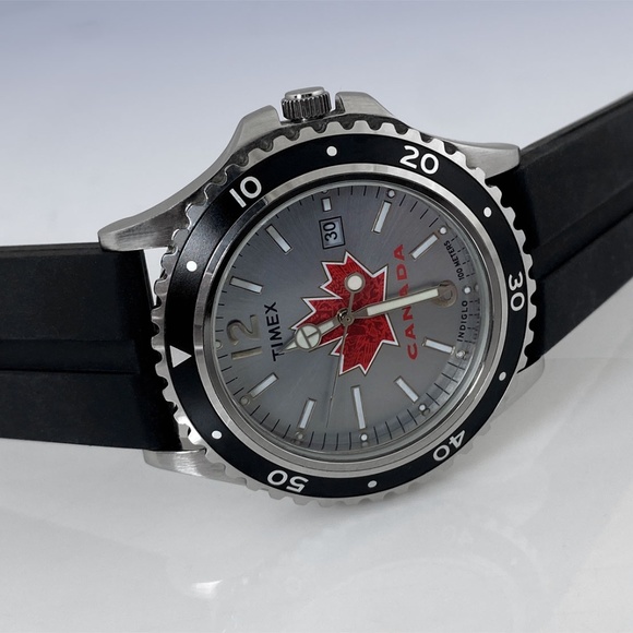 Timex Red Canada Flag Dial Black Silicone Strap Quartz Watch w Indiglo - Picture 1 of 3